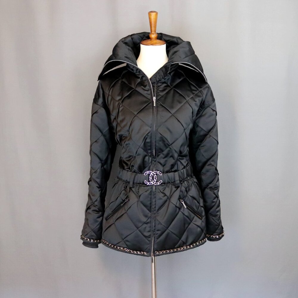 CHANEL 40 COCO BLACK NEIGE PUFFER COAT 31 RUE CAMBON METIERS D'ART 2019/20